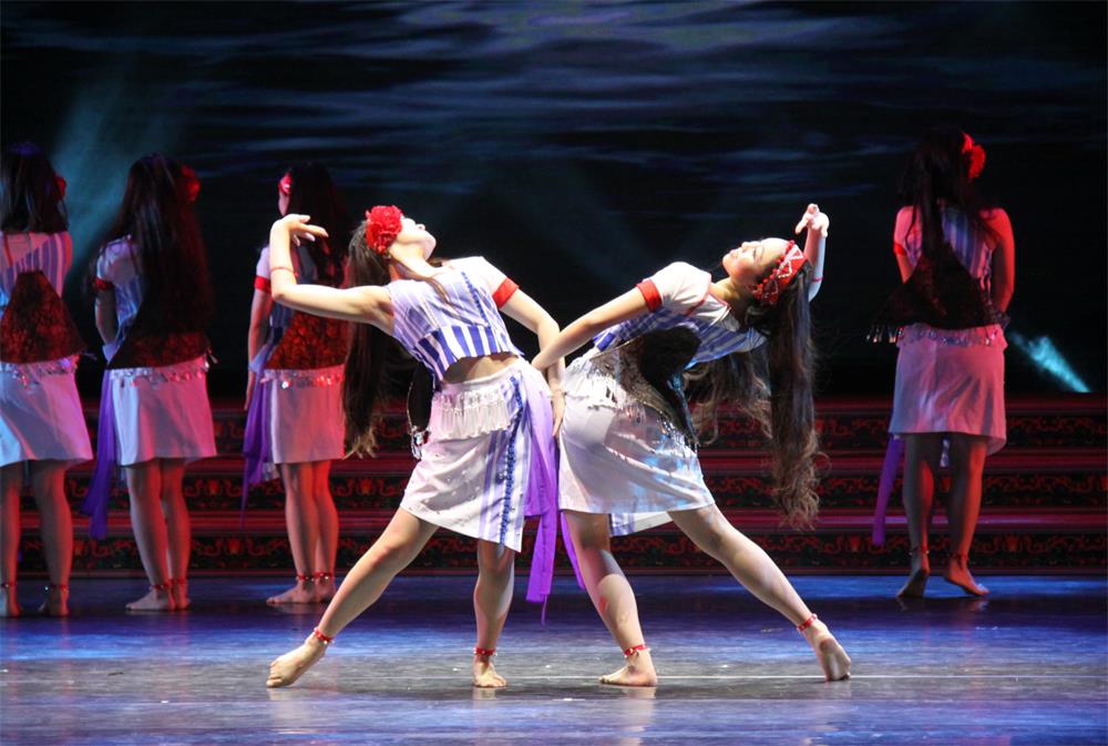 少数民族舞蹈完整版视频 W020180508594881084998.jpg