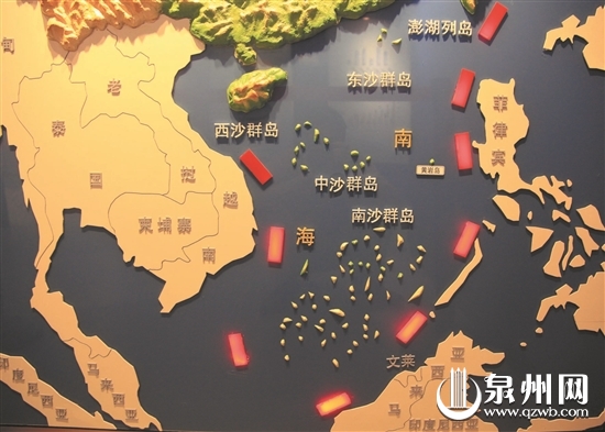南京一海洋国防教育馆展出的南海中国九段线内的岛礁分布图