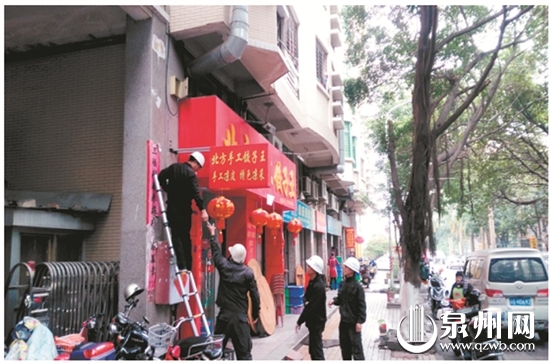 拆除违规广告牌