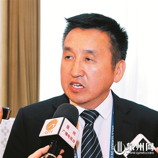俄罗斯普列汉诺夫经济大学中俄经济研究中心主任 奥泽·奥奇洛夫