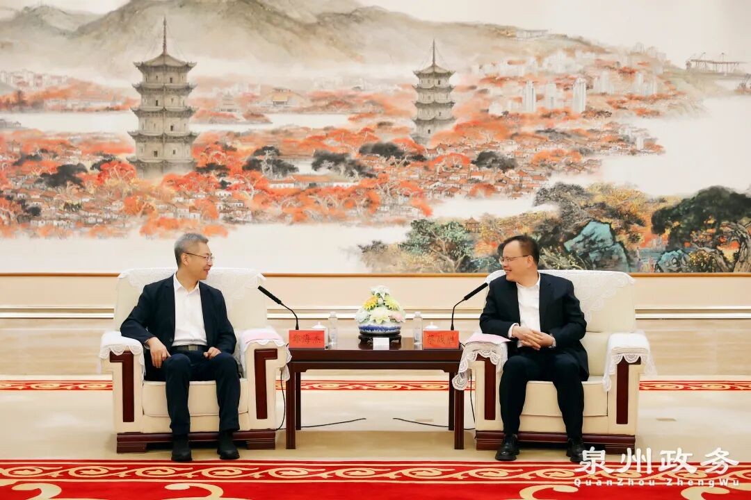 蔡战胜与北京市西城区区长郅海杰一行座谈交流