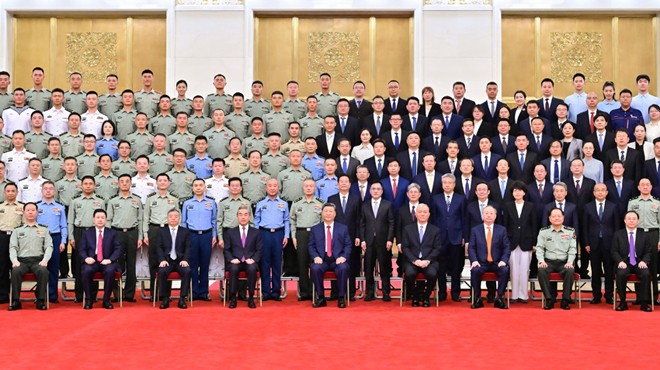 习近平亲切接见中国人民抗日战争暨世界反法西斯战争胜利80周年纪念活动筹办工作各方面代表