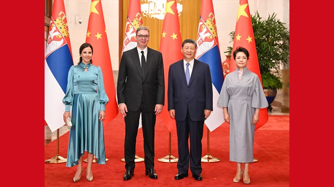 习近平同塞尔维亚总统武契奇会谈