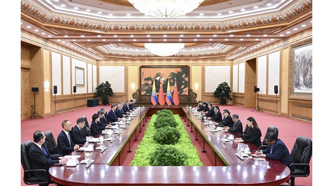 习近平同厄瓜多尔总统诺沃亚会谈